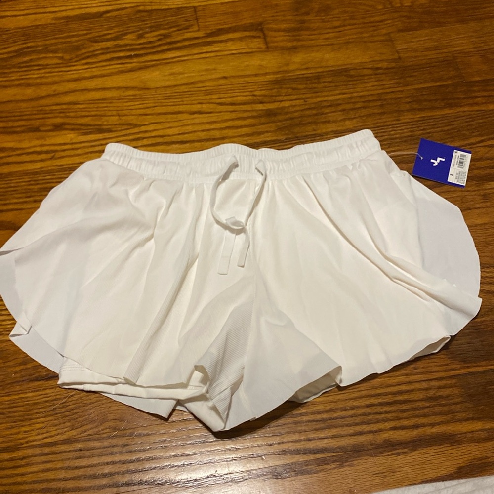 white flowy shorts with pockets